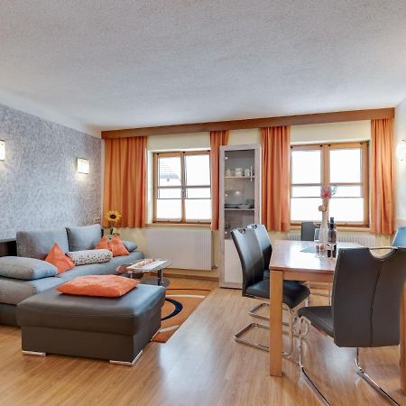 Lively Flat Near A Ski Resort In Фис Екстериор снимка