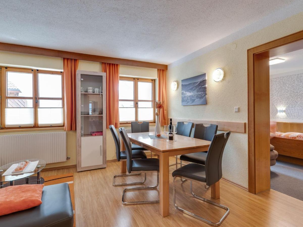 Lively Flat Near A Ski Resort In Фис Екстериор снимка