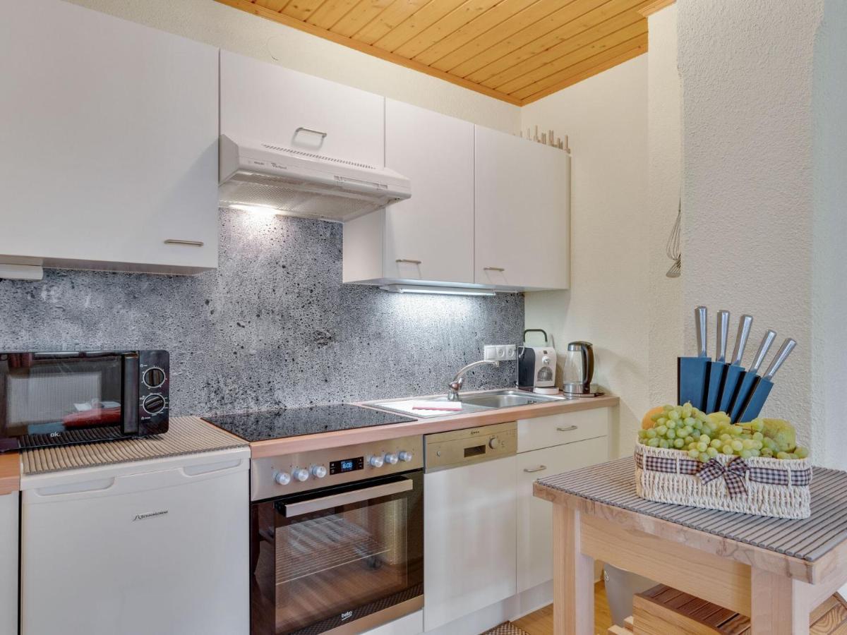 Lively Flat Near A Ski Resort In Фис Екстериор снимка