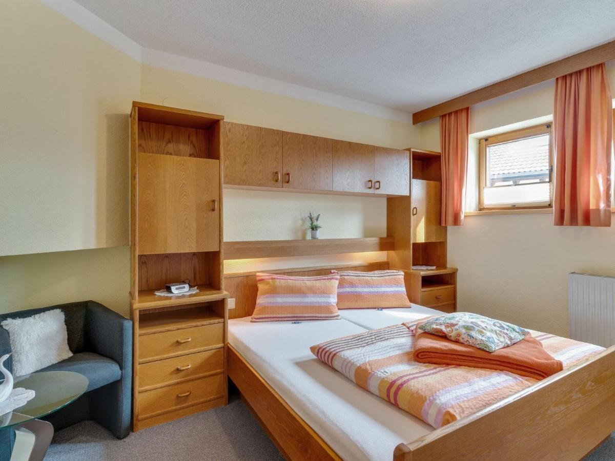 Lively Flat Near A Ski Resort In Фис Екстериор снимка